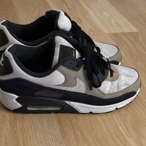 Men’s Nike air max 90. White black tan neutral!! Size 10.5